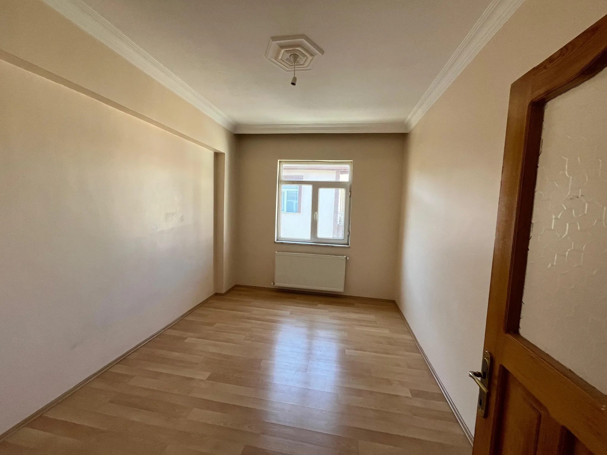 DEVELİ POLAT GAYRİMENKUL- PAZAR MEVKİİNDE KİRALIK BAKIMLI DAİRE