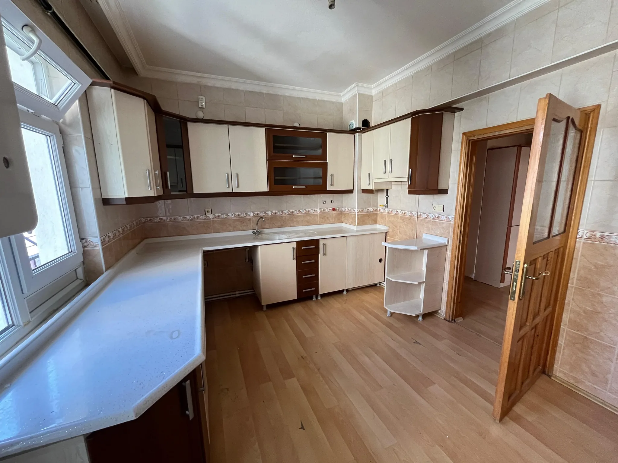 DEVELİ POLAT GAYRİMENKUL- PAZAR MEVKİİNDE KİRALIK BAKIMLI DAİRE