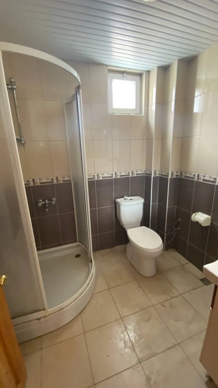 DEVELİ POLAT GAYRİMENKUL - PAZAR MEVKİİNDE KİRALIK DAİRE