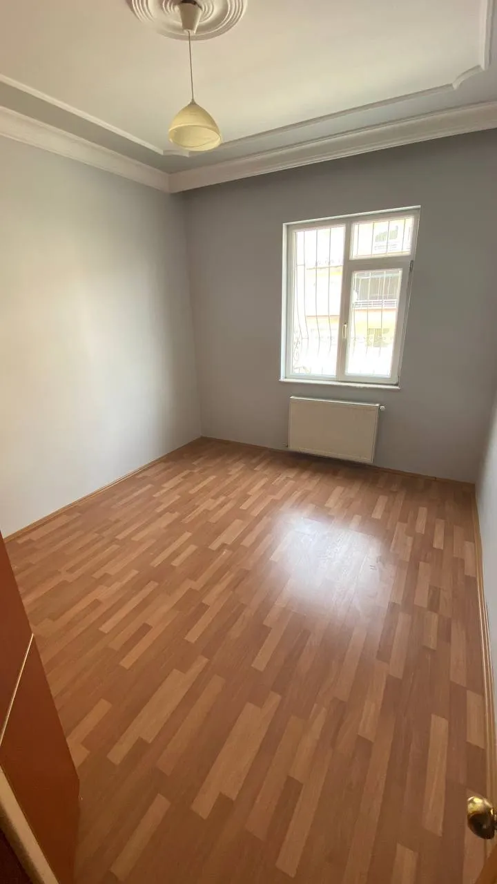 DEVELİ POLAT GAYRİMENKUL - PAZAR MEVKİİNDE KİRALIK DAİRE