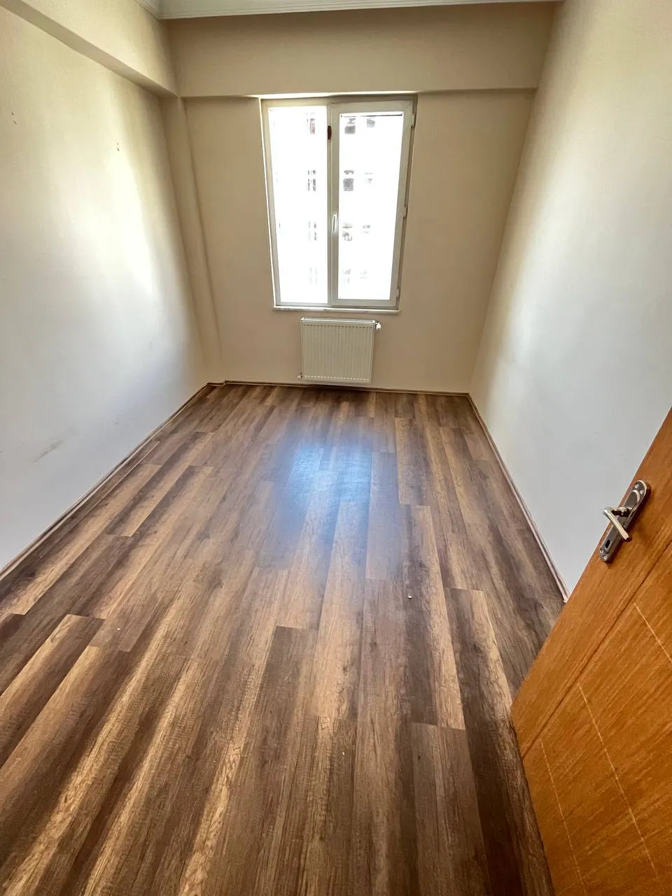 DEVELİ POLAT GAYRİMENKUL - PAZAR MEVKİİNDE SATILIK FIRSAT BAKIMLI DAİRE