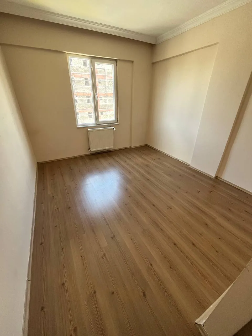 DEVELİ POLAT GAYRİMENKUL - PAZAR MEVKİİNDE SATILIK FIRSAT BAKIMLI DAİRE