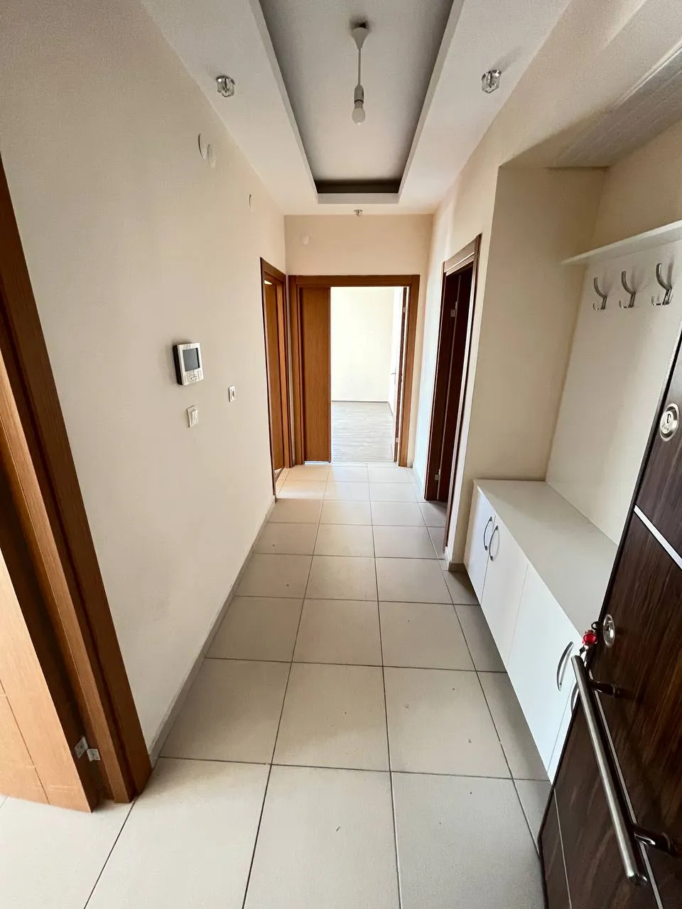 DEVELİ POLAT GAYRİMENKUL - PAZAR MEVKİİNDE SATILIK FIRSAT BAKIMLI DAİRE