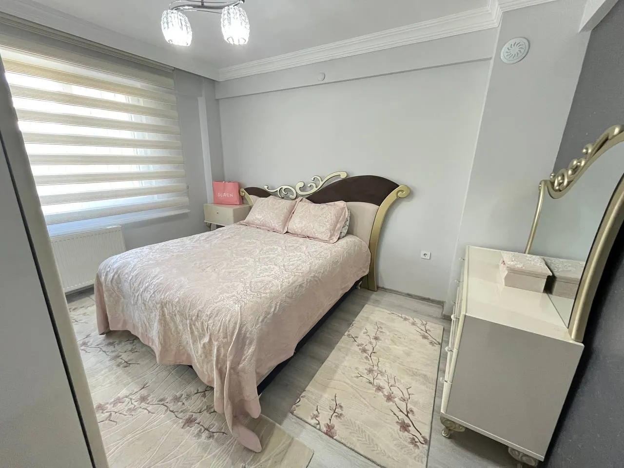 DEVELİ POLAT GAYRİMENKUL-PAZAR MEVKİİNDE YILIN FIRSATI KAÇMAZ GENİŞ DOLU DOLU DAİRE