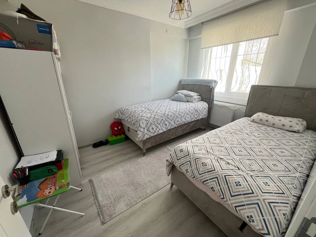 DEVELİ POLAT GAYRİMENKUL-PAZAR MEVKİİNDE YILIN FIRSATI KAÇMAZ GENİŞ DOLU DOLU DAİRE