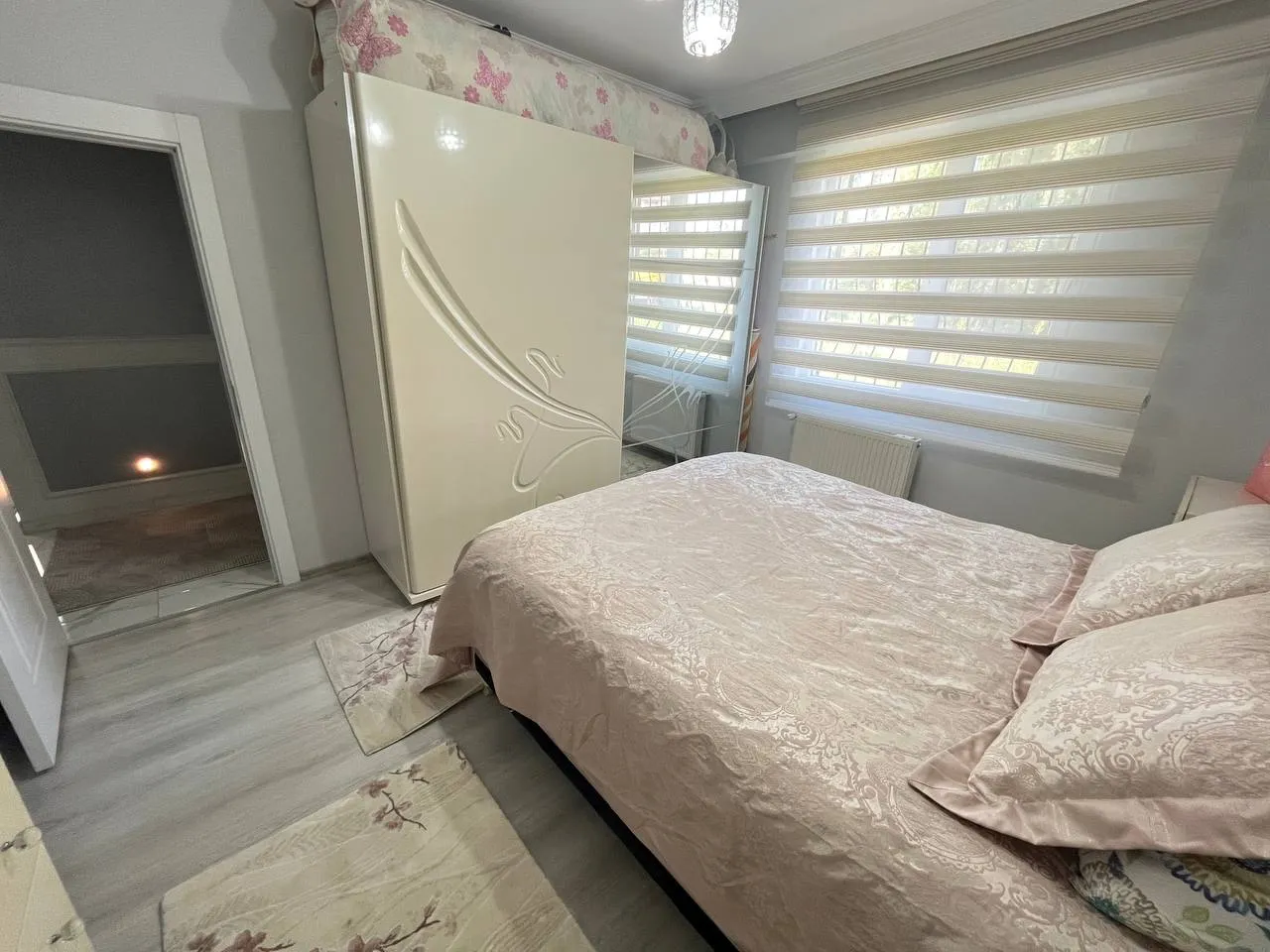 DEVELİ POLAT GAYRİMENKUL-PAZAR MEVKİİNDE YILIN FIRSATI KAÇMAZ GENİŞ DOLU DOLU DAİRE