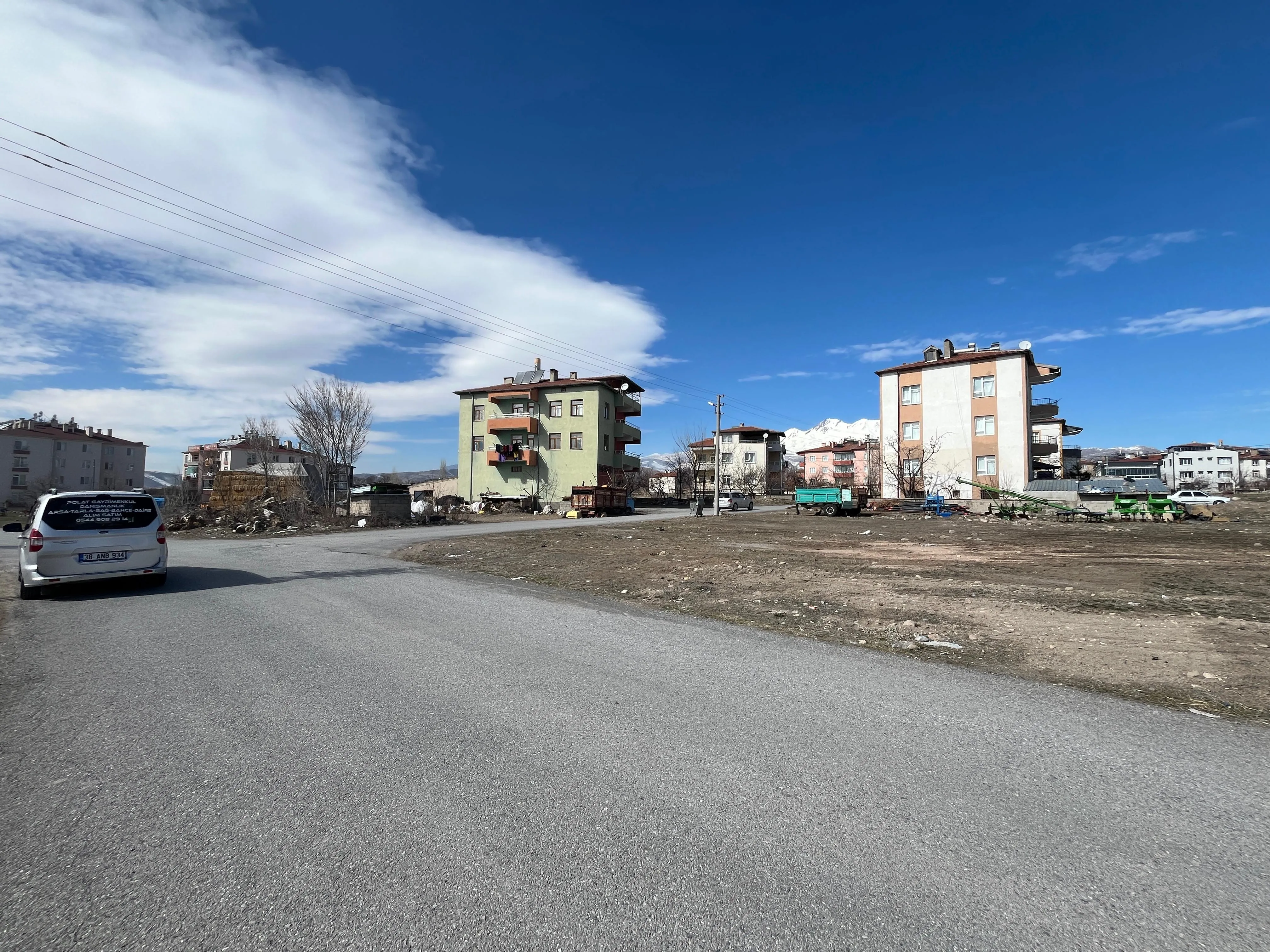 REŞADİYE MAHALLESİ ANAYOLA 50 M2 İÇERİDE KÖŞE BAŞIİMARLI ARSA FIRSAT ARSALARDIR KACIRMAYINIZ