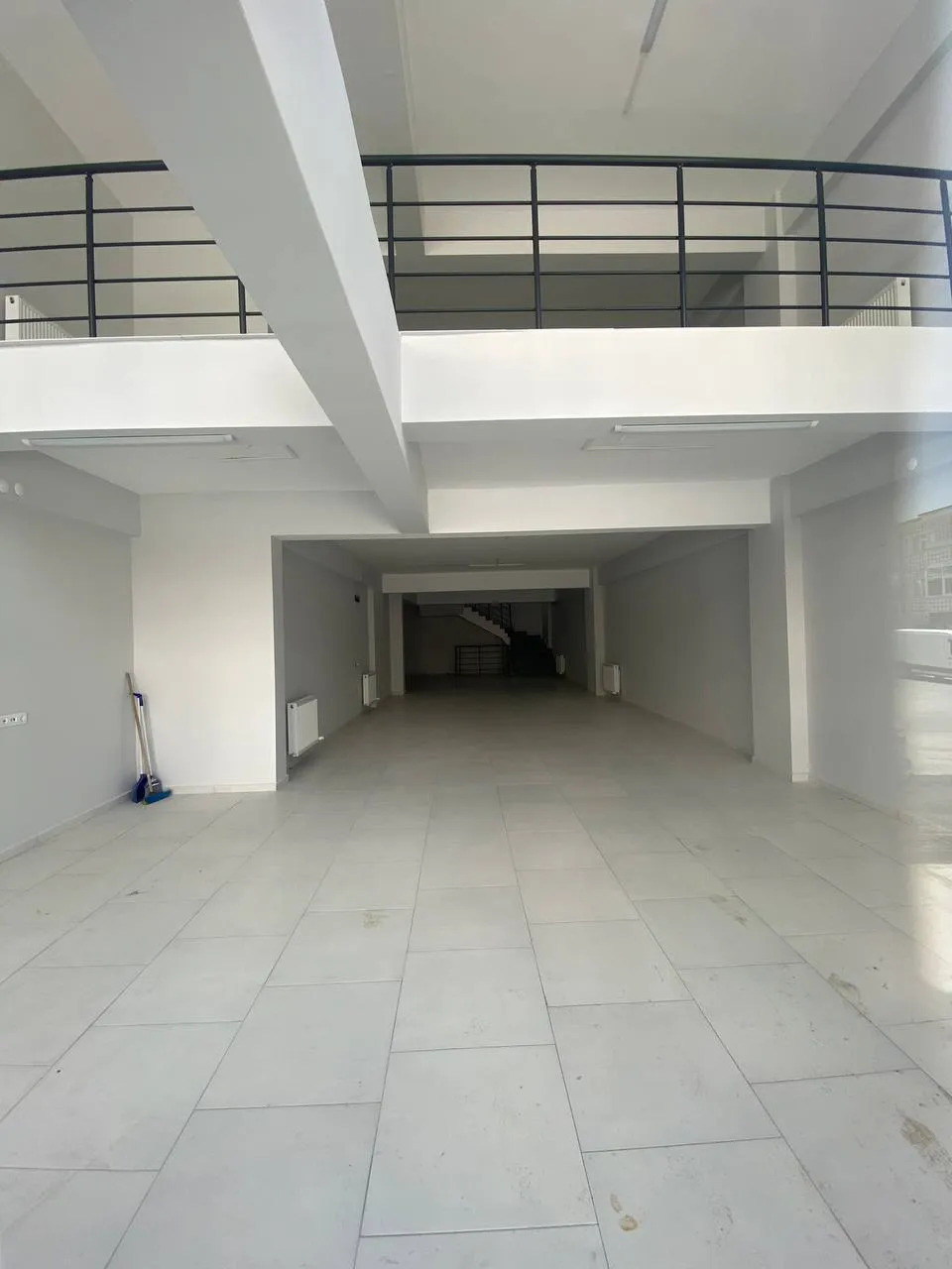 DEVELİ POLAT GAYRİMENKUL- TEKİR CAD ÜZERİNDE KAÇMAZ KONUMDA SATILIK GENİŞ DÜKKANLAR