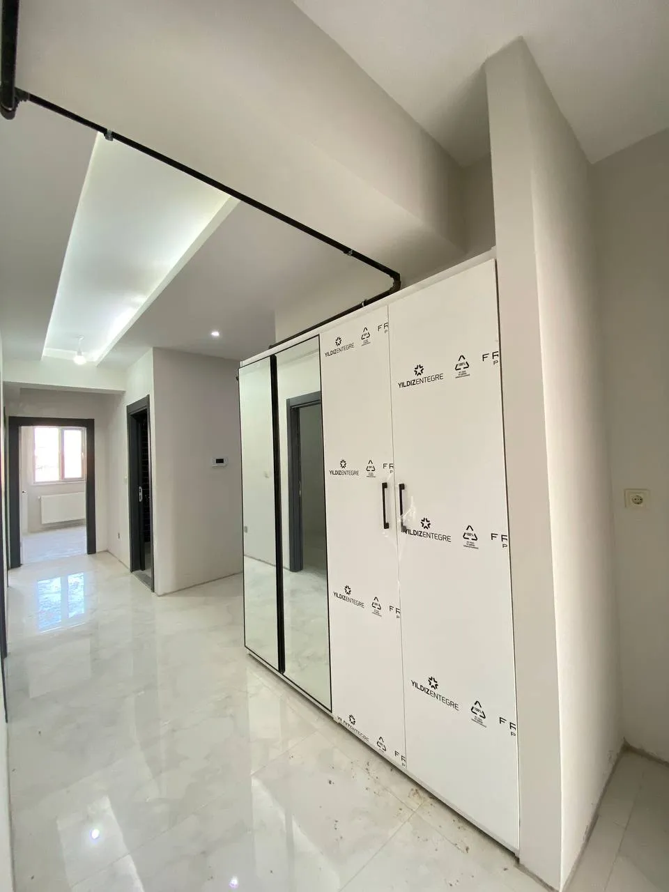 DEVELİ POLAT GAYRİMENKUL - TEKİR CAD. ÜZERİNDE SATILIK LÜX DAİRELER