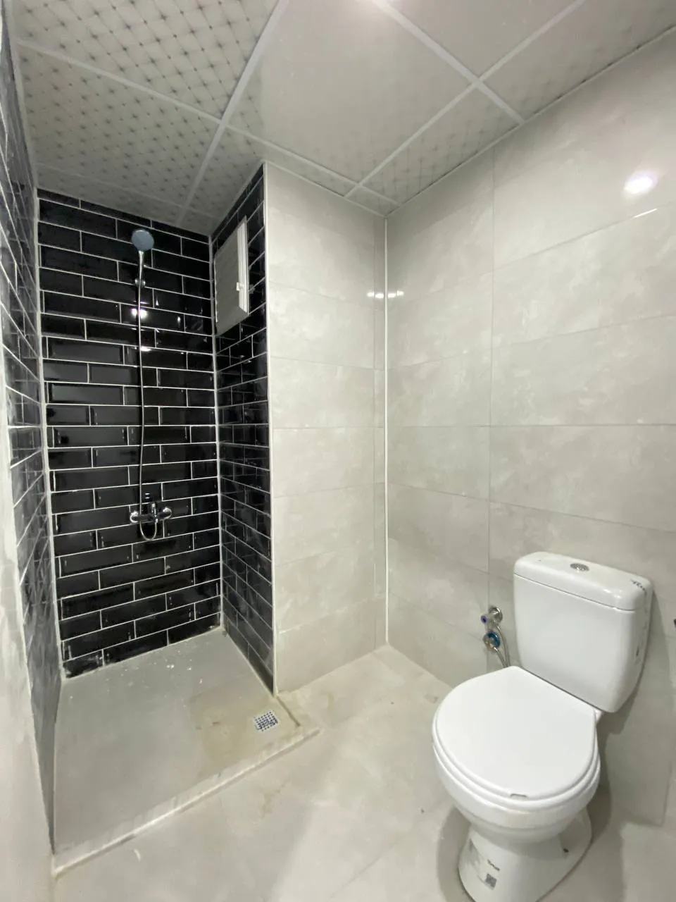 DEVELİ POLAT GAYRİMENKUL - TEKİR CADDESİ ÜZERİNDE SATILIK 3+1 LÜX DAİRE