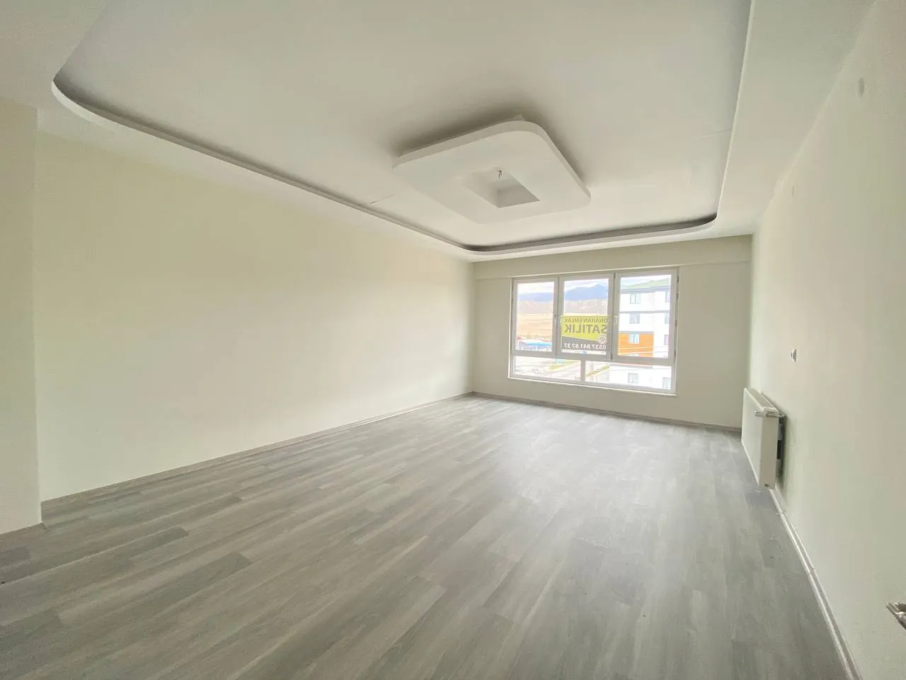 DEVELİ POLAT GAYRİMENKUL-TEKİR CADDESİ ÜZERİNDE YENİ HASTANE MEVKİİNDE SATILIK LÜX DAİRE.