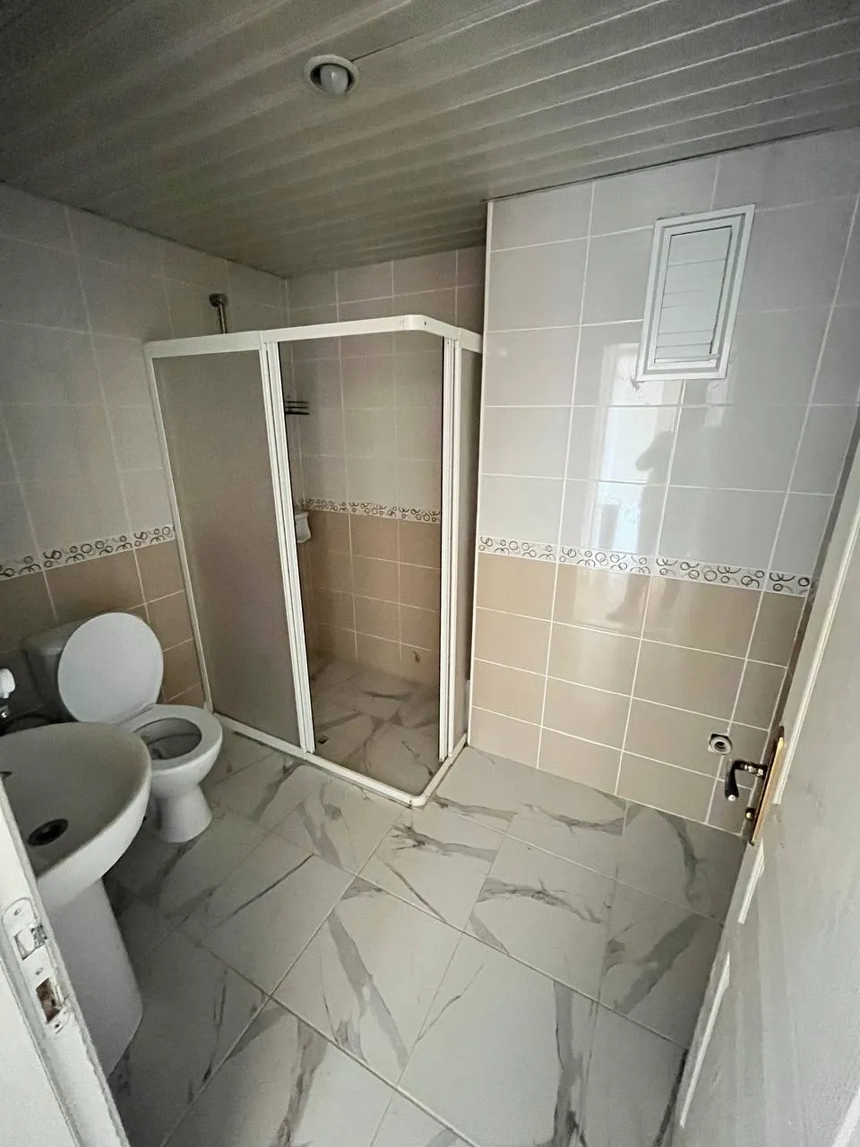 DEVELİ POLAT GAYRİMENKUL- TOKİ DE KİRALIK BAKIMLI DAİRE