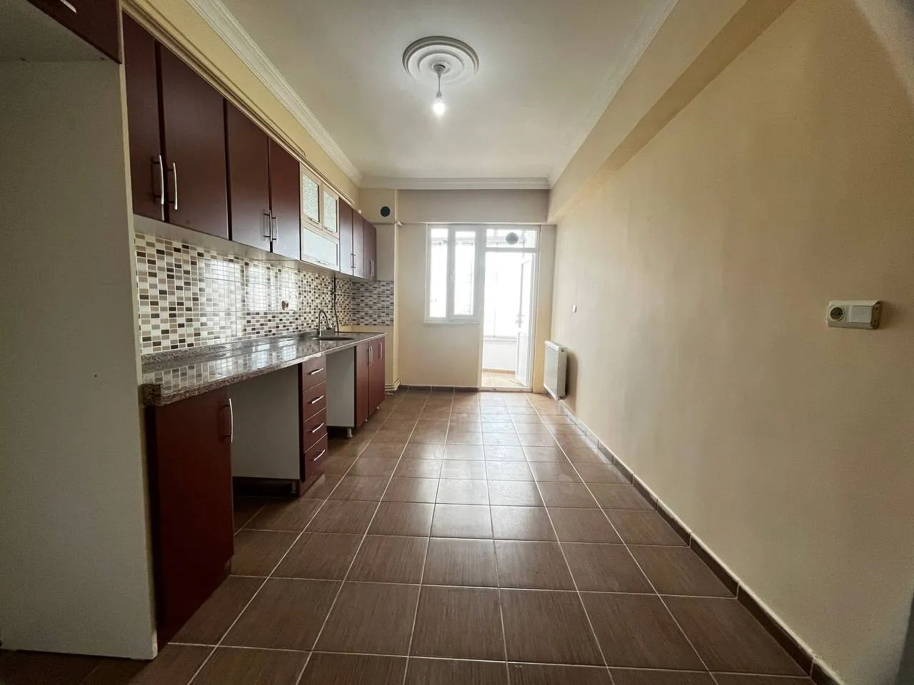 DEVELİ POLAT GAYRİMENKUL- YENİ HAS. MEVKİİ BAKIMLI ARA KAT DAİRE