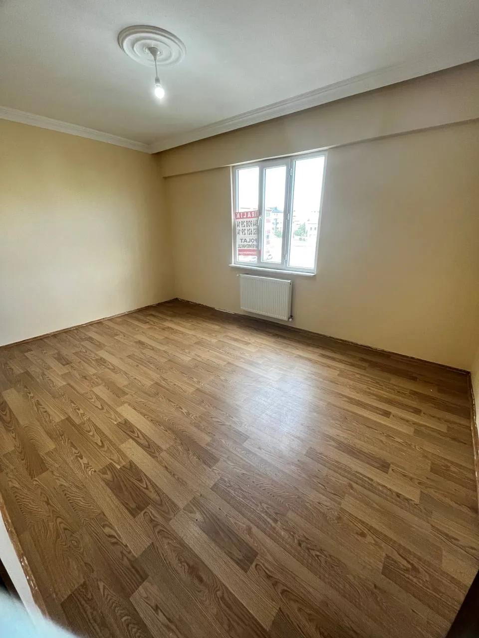 DEVELİ POLAT GAYRİMENKUL- YENİ HAS. MEVKİİ BAKIMLI ARA KAT DAİRE