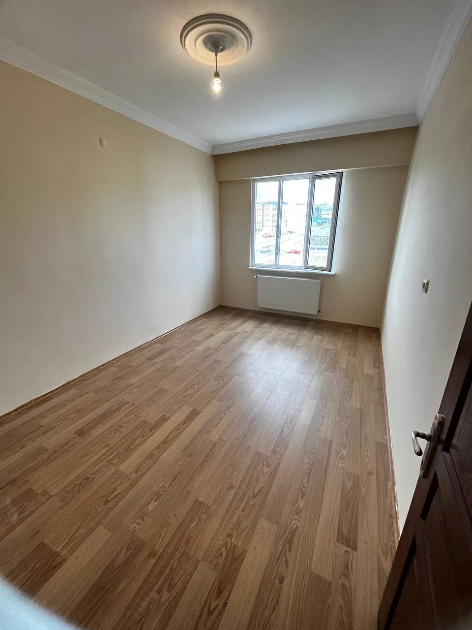DEVELİ POLAT GAYRİMENKUL- YENİ HAS. MEVKİİ BAKIMLI ARA KAT DAİRE