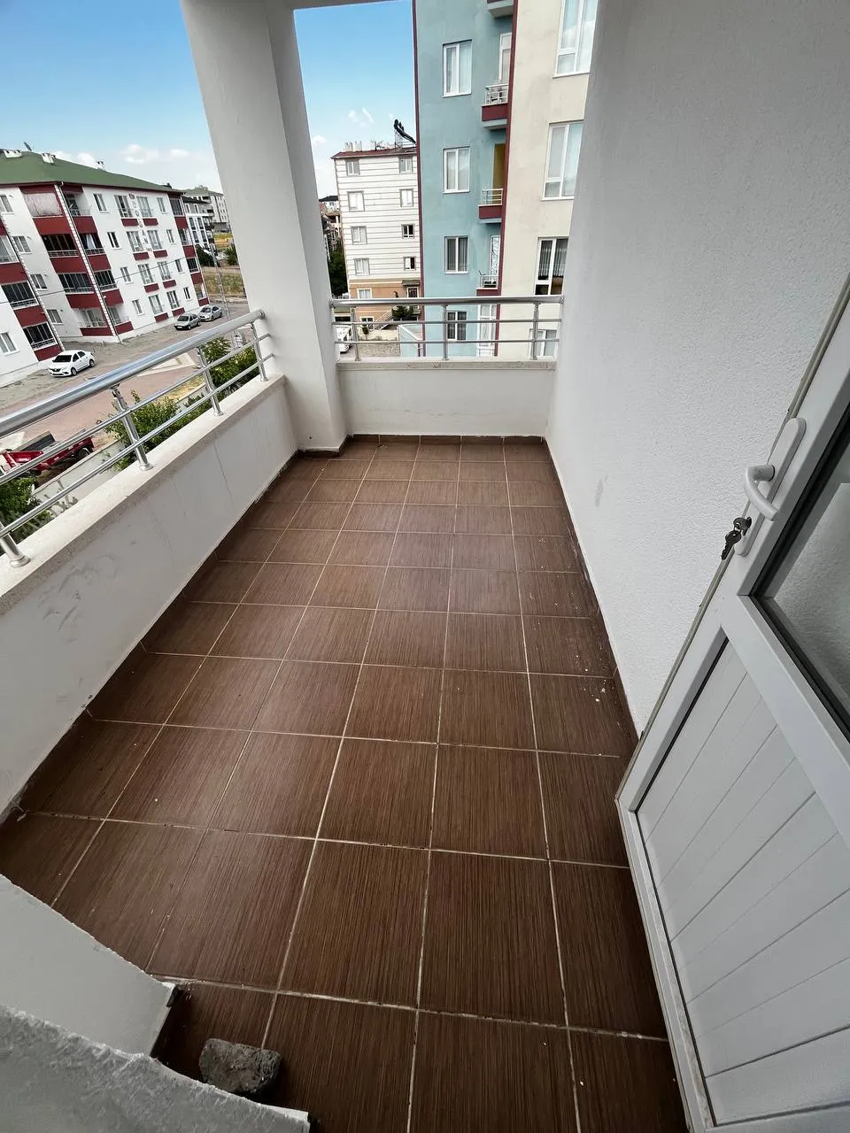 DEVELİ POLAT GAYRİMENKUL- YENİ HAS. MEVKİİ BAKIMLI ARA KAT DAİRE