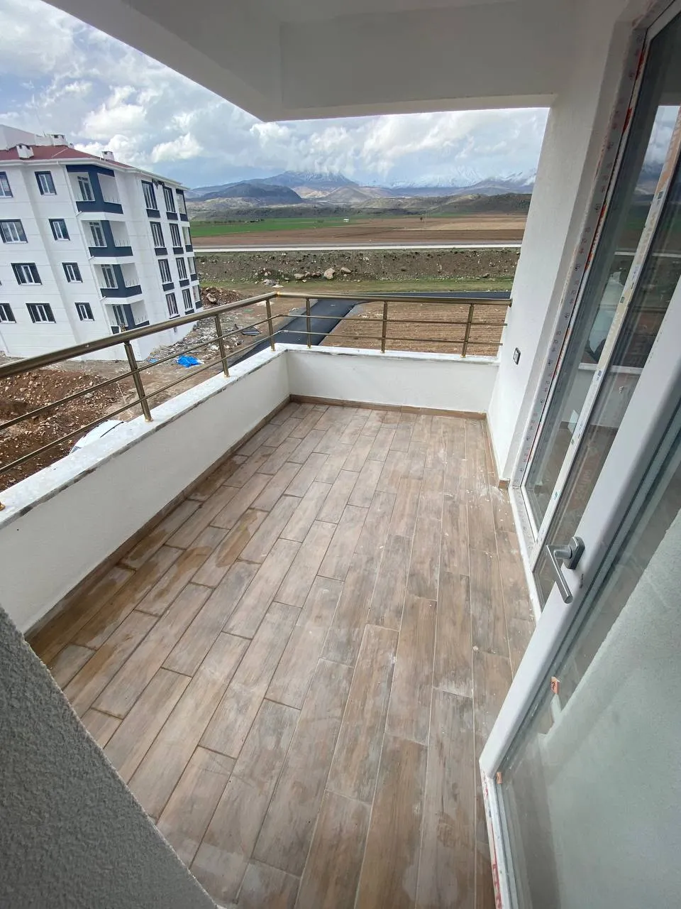 DEVELİ POLAT GAYRİMENKUL-YENİ HAS. MEVKİİNDE ULTRA LÜX GENİŞ SATILIK 4+1 FIRSAT DAİRE