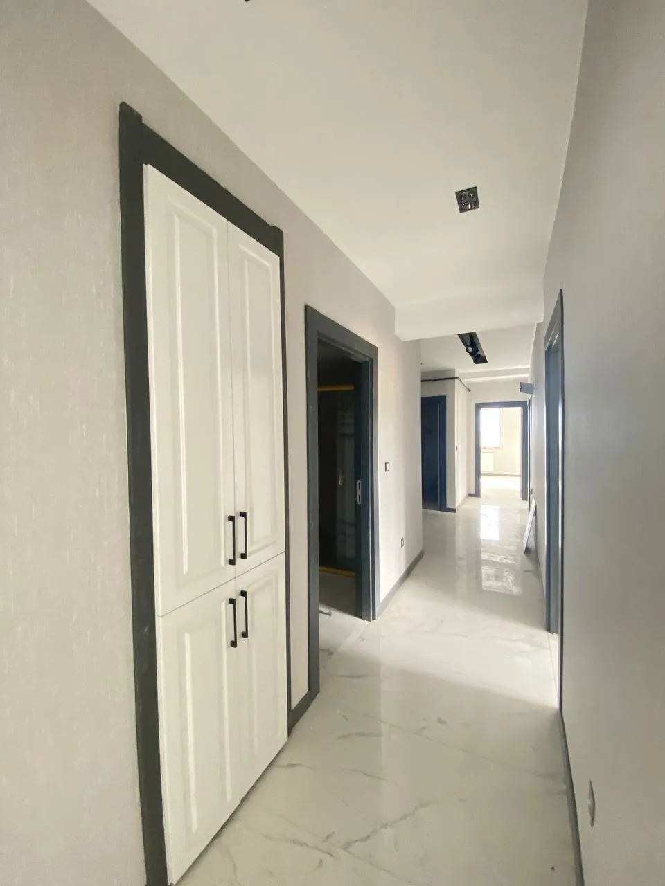 DEVELİ POLAT GAYRİMENKUL-YENİ HAS. MEVKİİNDE ULTRA LÜX GENİŞ SATILIK 4+1 FIRSAT DAİRE