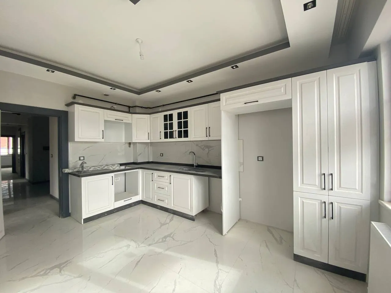 DEVELİ POLAT GAYRİMENKUL-YENİ HAS. MEVKİİNDE ULTRA LÜX GENİŞ SATILIK 4+1 FIRSAT DAİRE