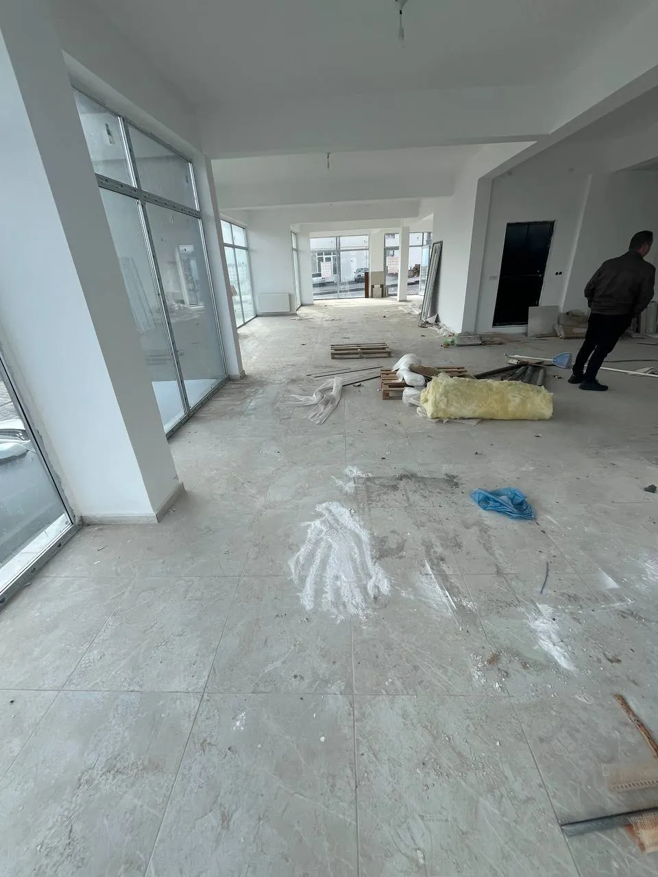 DEVELİ POLAT GAYRİMENKUL-YENİ HASTANE BÖLGESİNDE HARİKA KONUMDA KİRALIK DÜKKAN