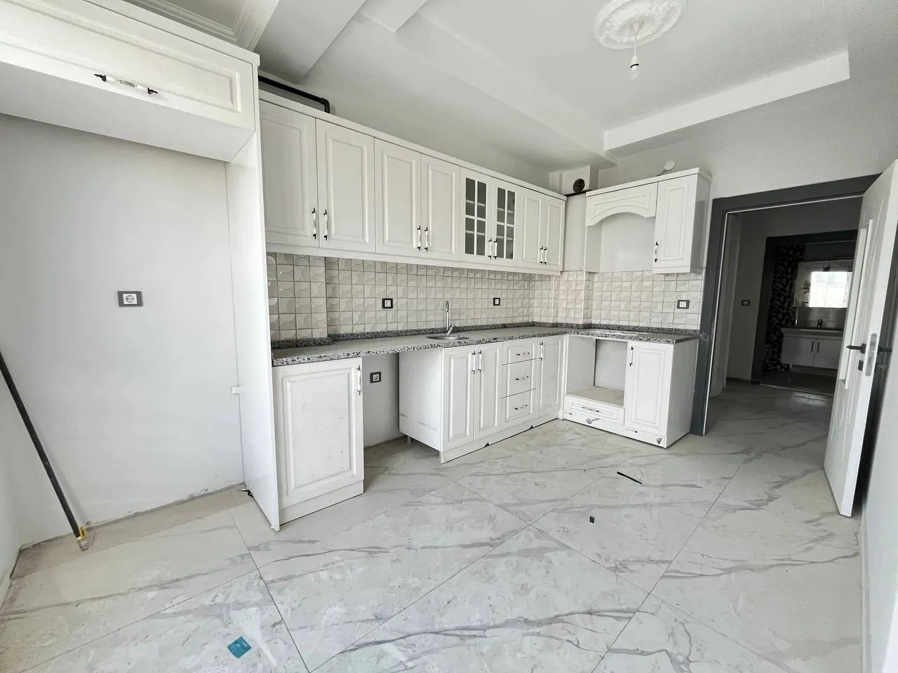 DEVELİ POLAT GAYRİMENKUL-YENİ MAH. ANAYOL ÜZERİ SATILIK SIFIR DAİRE