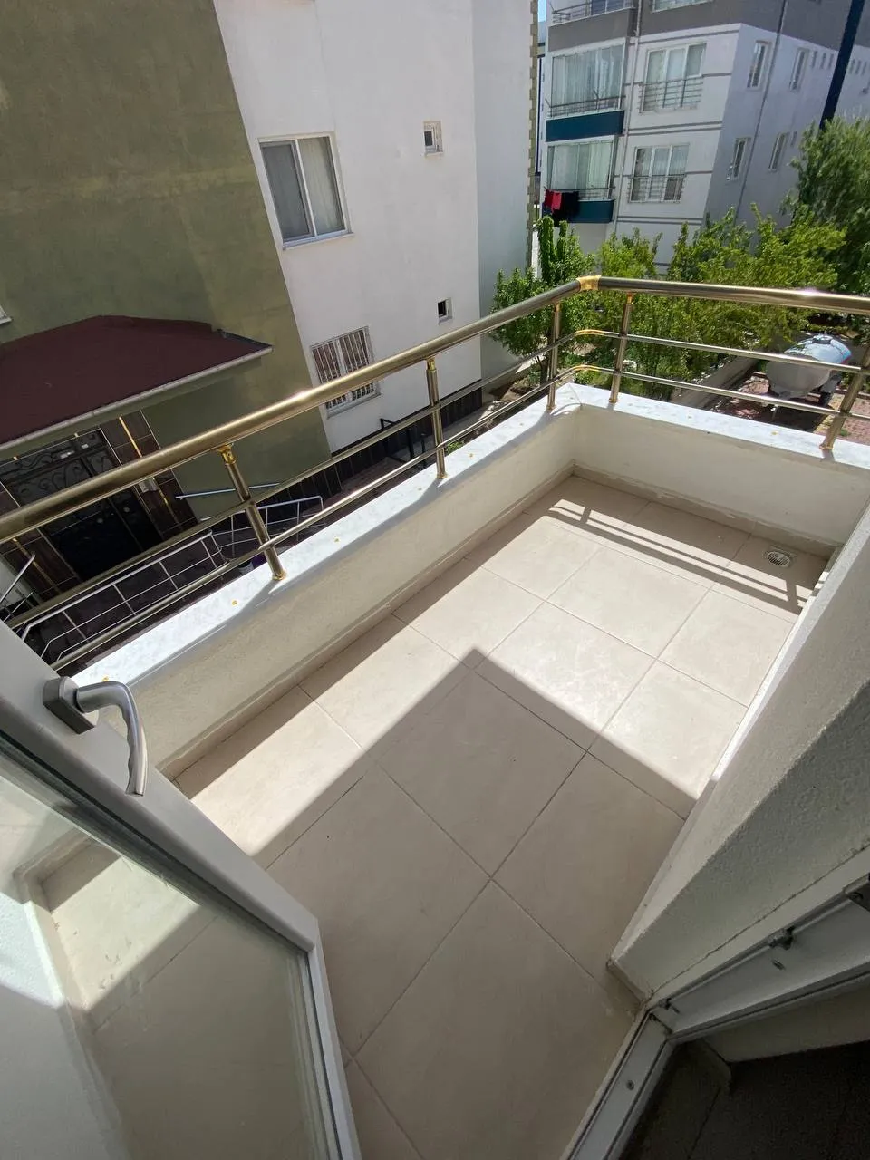 DEVELİ POLAT GAYRİMENKUL-YENİ MAH. ELBİZ CAD. YAKIN BAKIMLI GENİŞ MASRAFSIZ SATILIK DAİRE