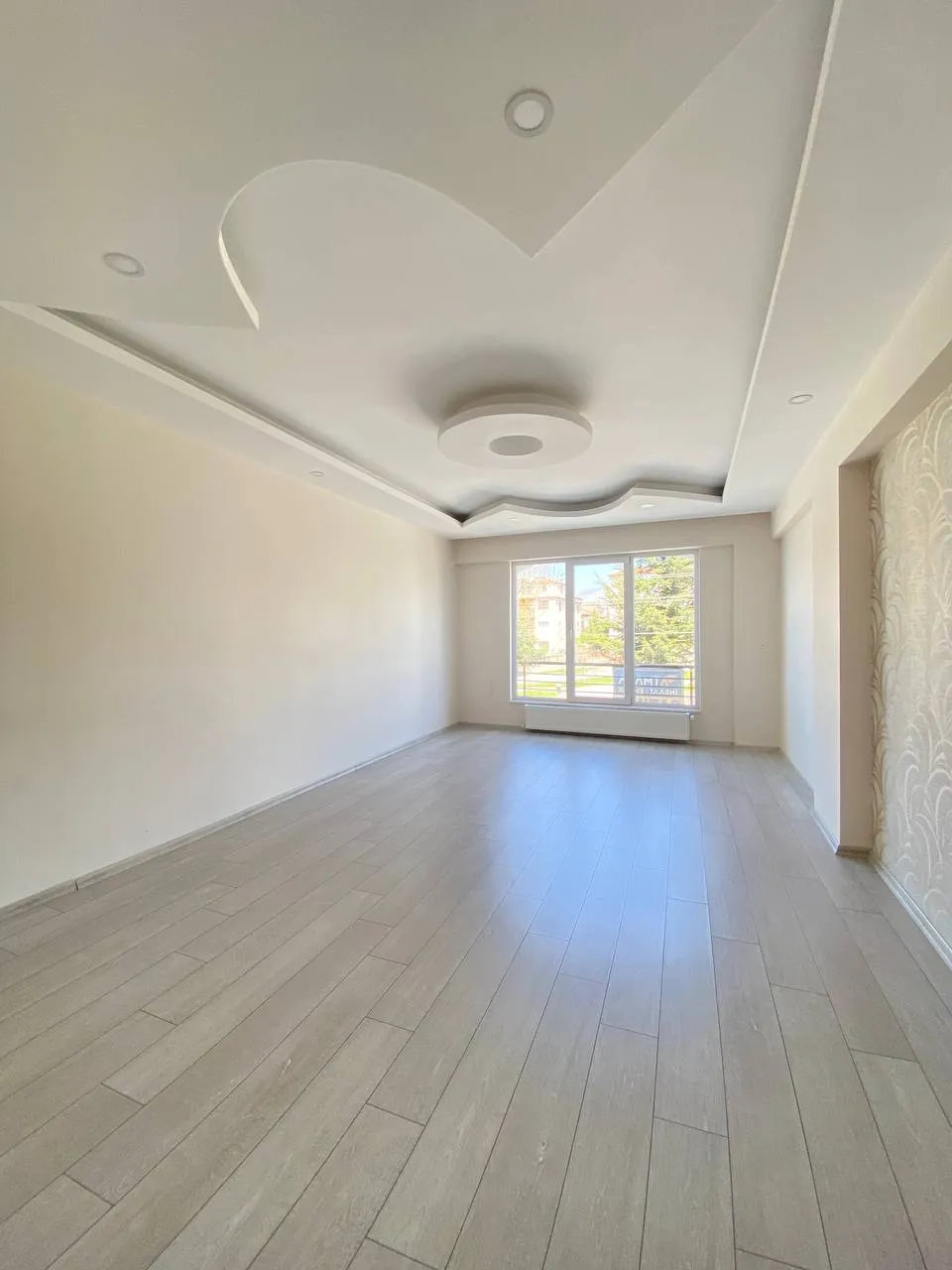 DEVELİ POLAT GAYRİMENKUL-YENİ MAH. ELBİZ CAD. YAKIN BAKIMLI GENİŞ MASRAFSIZ SATILIK DAİRE