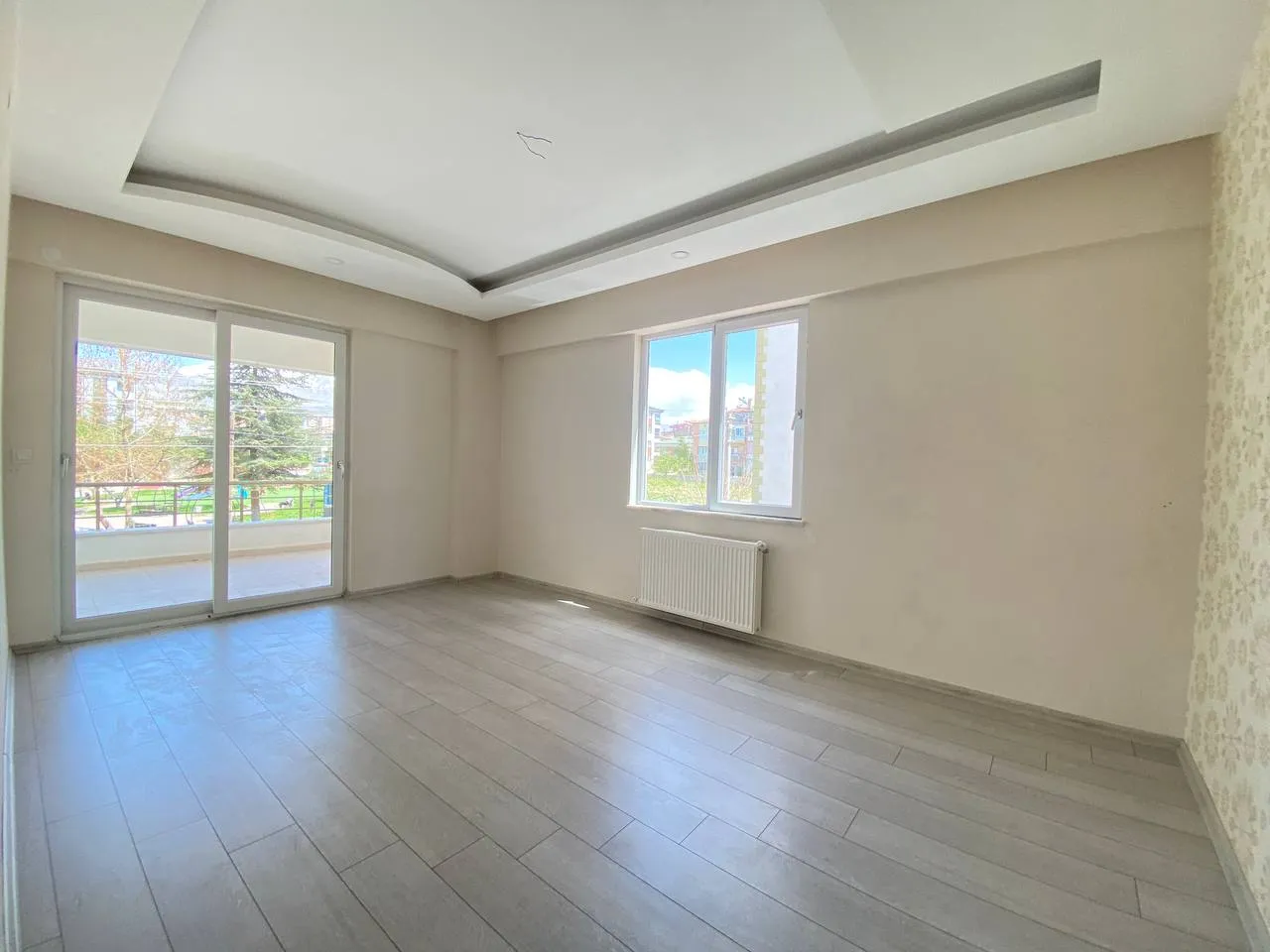 DEVELİ POLAT GAYRİMENKUL-YENİ MAH. ELBİZ CAD. YAKIN BAKIMLI GENİŞ MASRAFSIZ SATILIK DAİRE