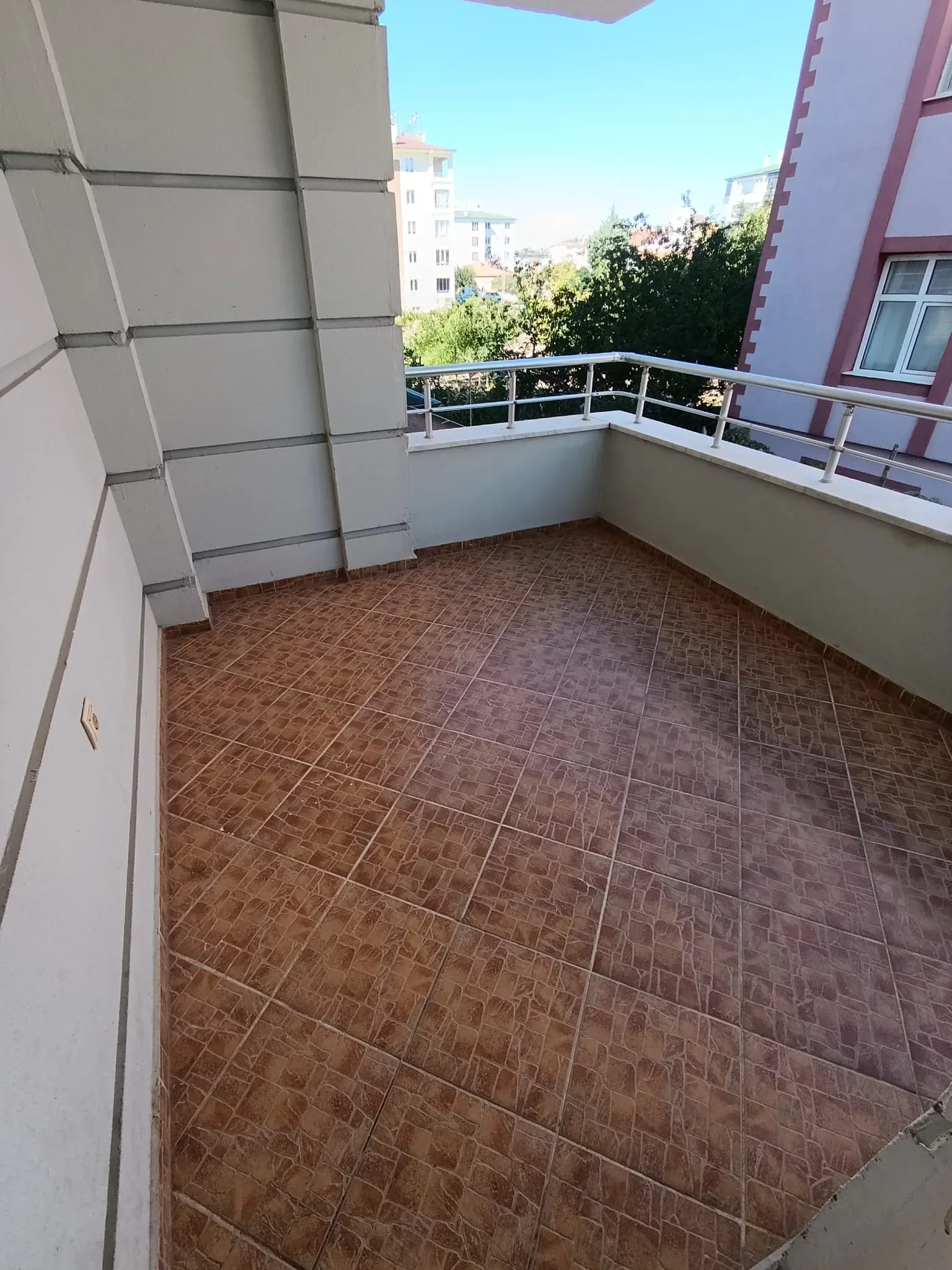 DEVELİ POLAT GAYRİMENKUL - YENİ MAH. KİRALIK 4+1 GENİŞ DAİRE