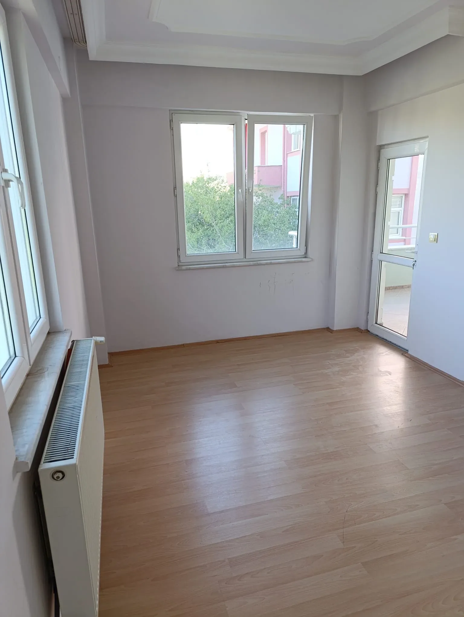 DEVELİ POLAT GAYRİMENKUL - YENİ MAH. KİRALIK 4+1 GENİŞ DAİRE