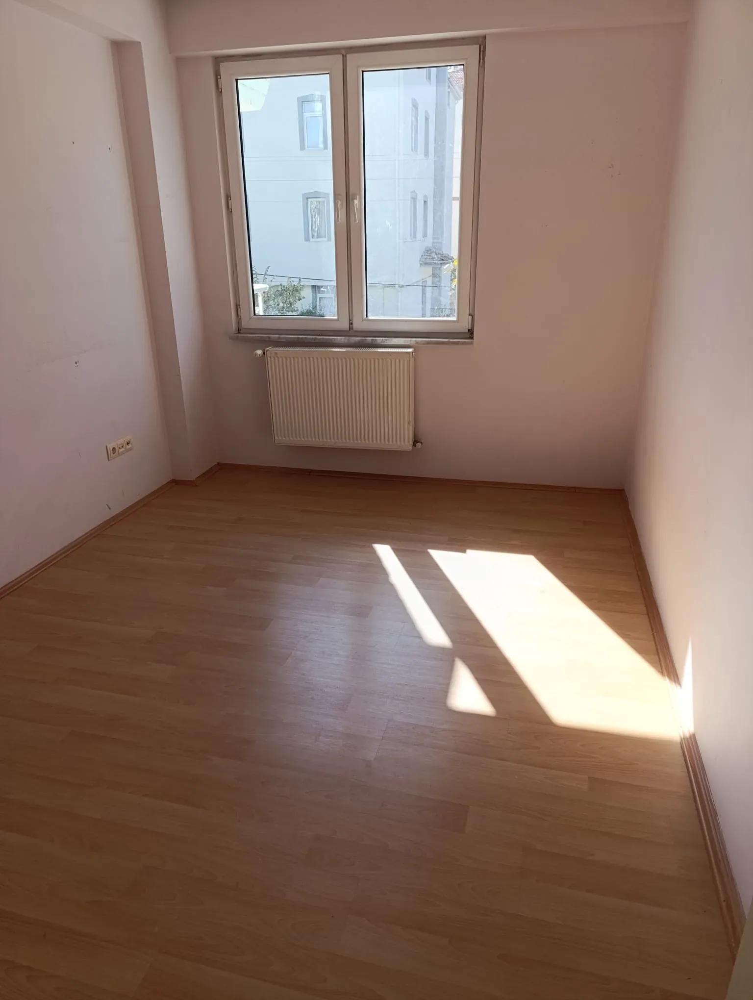 DEVELİ POLAT GAYRİMENKUL - YENİ MAH. KİRALIK 4+1 GENİŞ DAİRE
