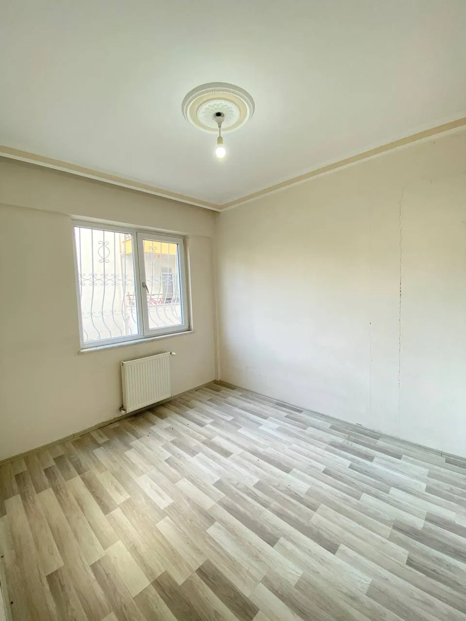 DEVELİ POLAT GAYRİMENKUL - YENİ MAH. SATILIK BAKIMLI GENİŞ DAİRE