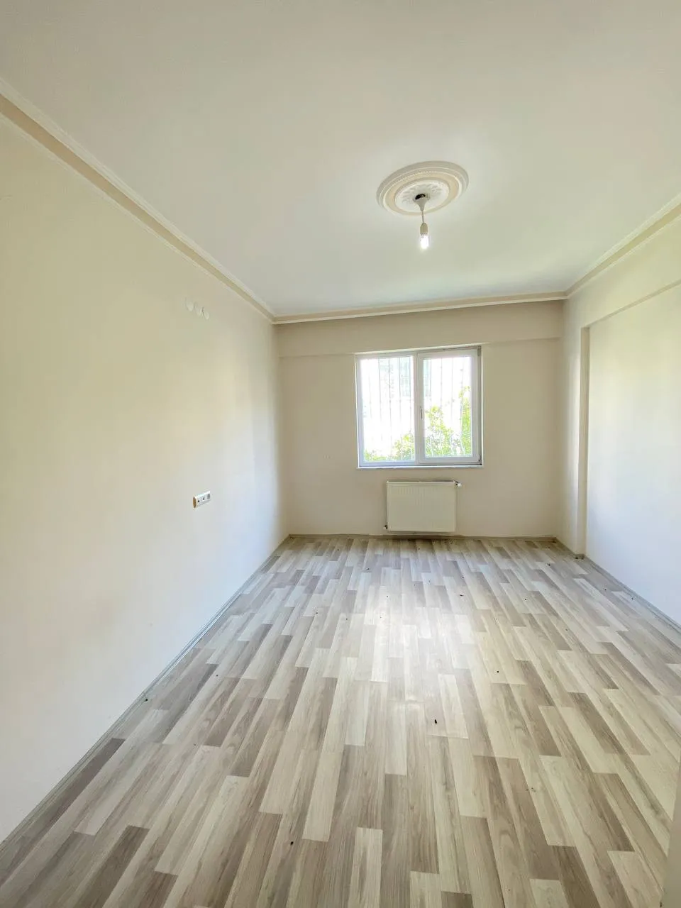 DEVELİ POLAT GAYRİMENKUL - YENİ MAH. SATILIK BAKIMLI GENİŞ DAİRE