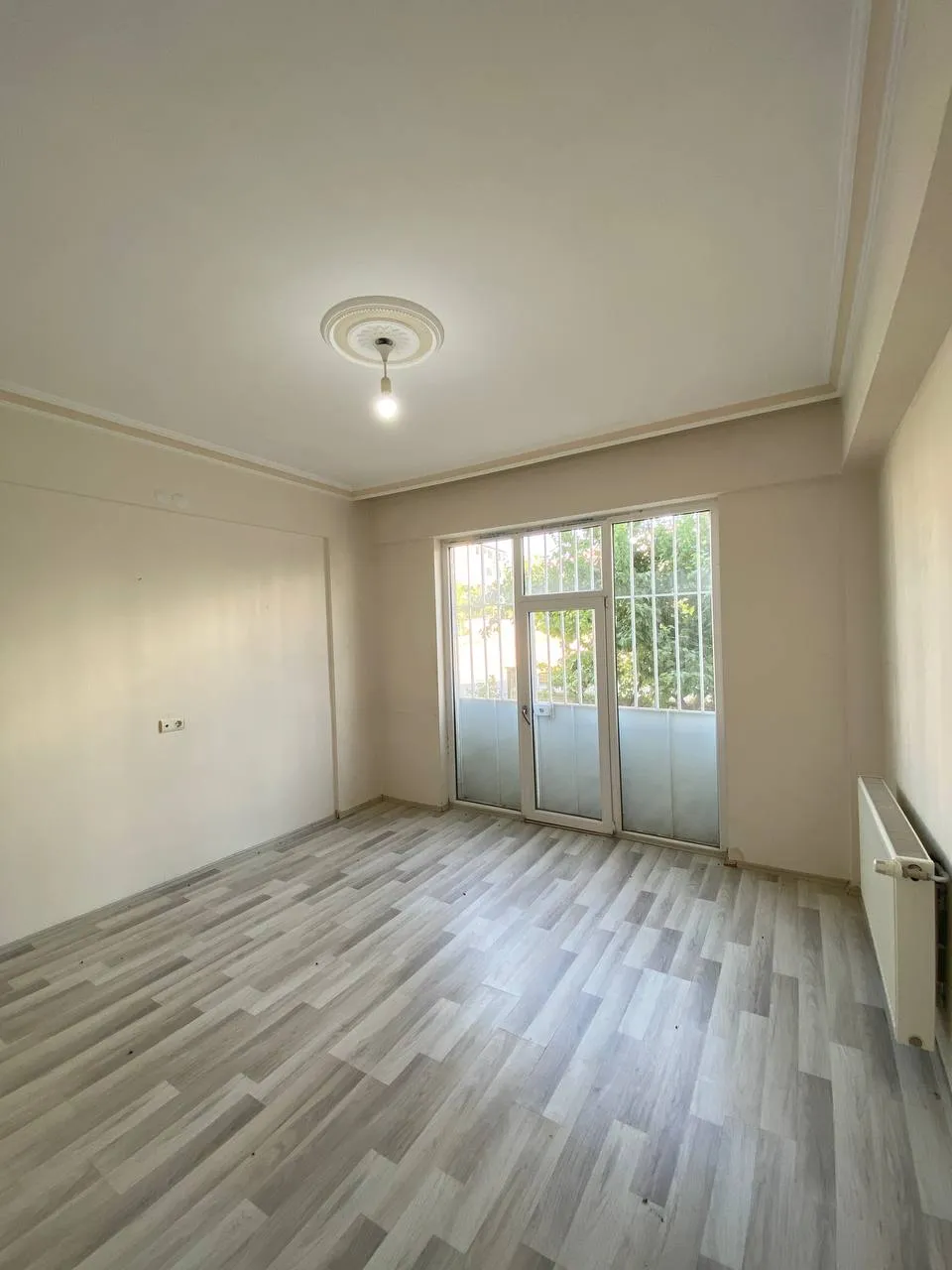 DEVELİ POLAT GAYRİMENKUL - YENİ MAH. SATILIK BAKIMLI GENİŞ DAİRE