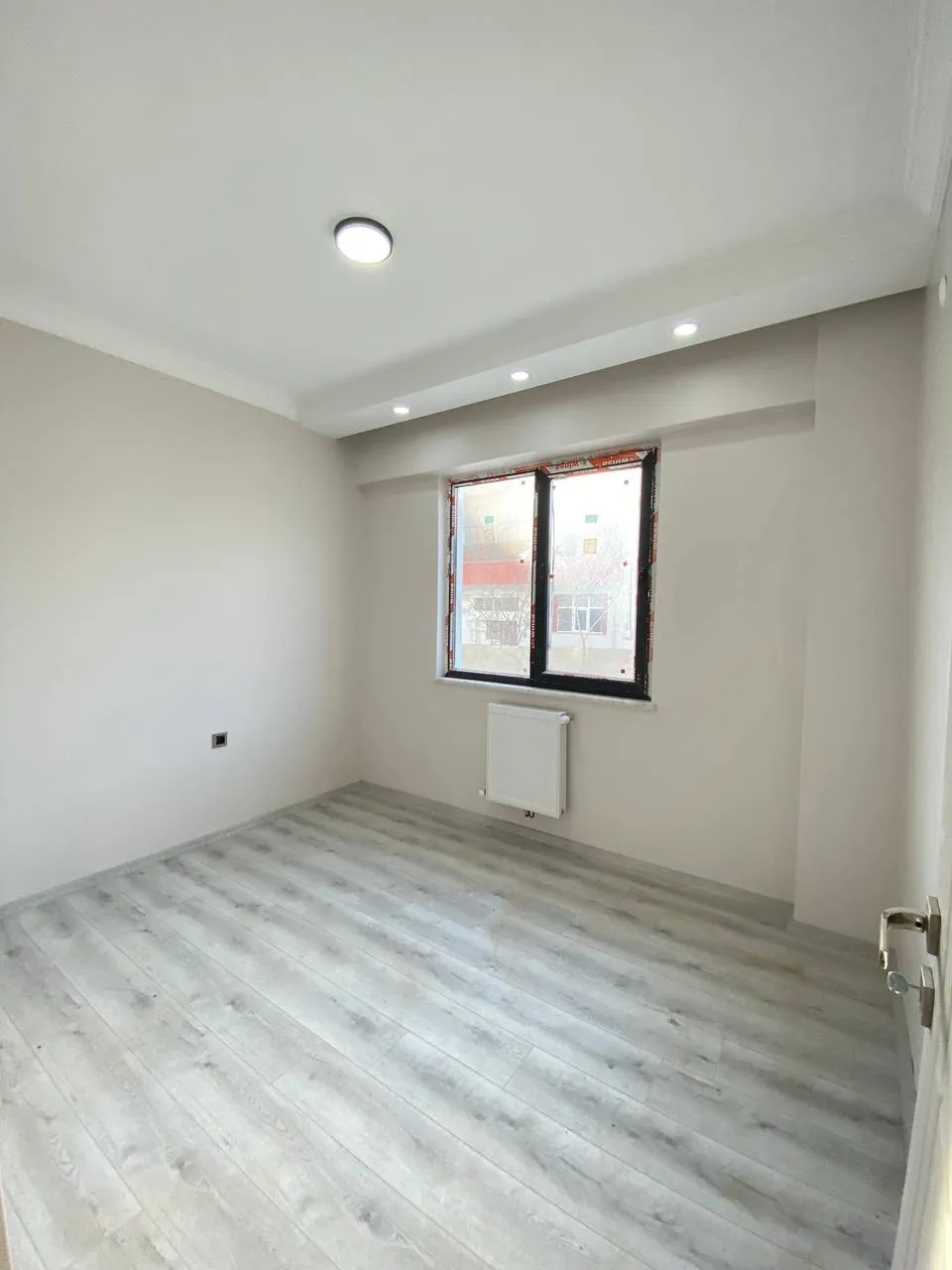DEVELİ POLAT GAYRİMENKUL- YENİ MAHALEDE SATILIK ULTRA LÜX ARA KAT  DAİRE