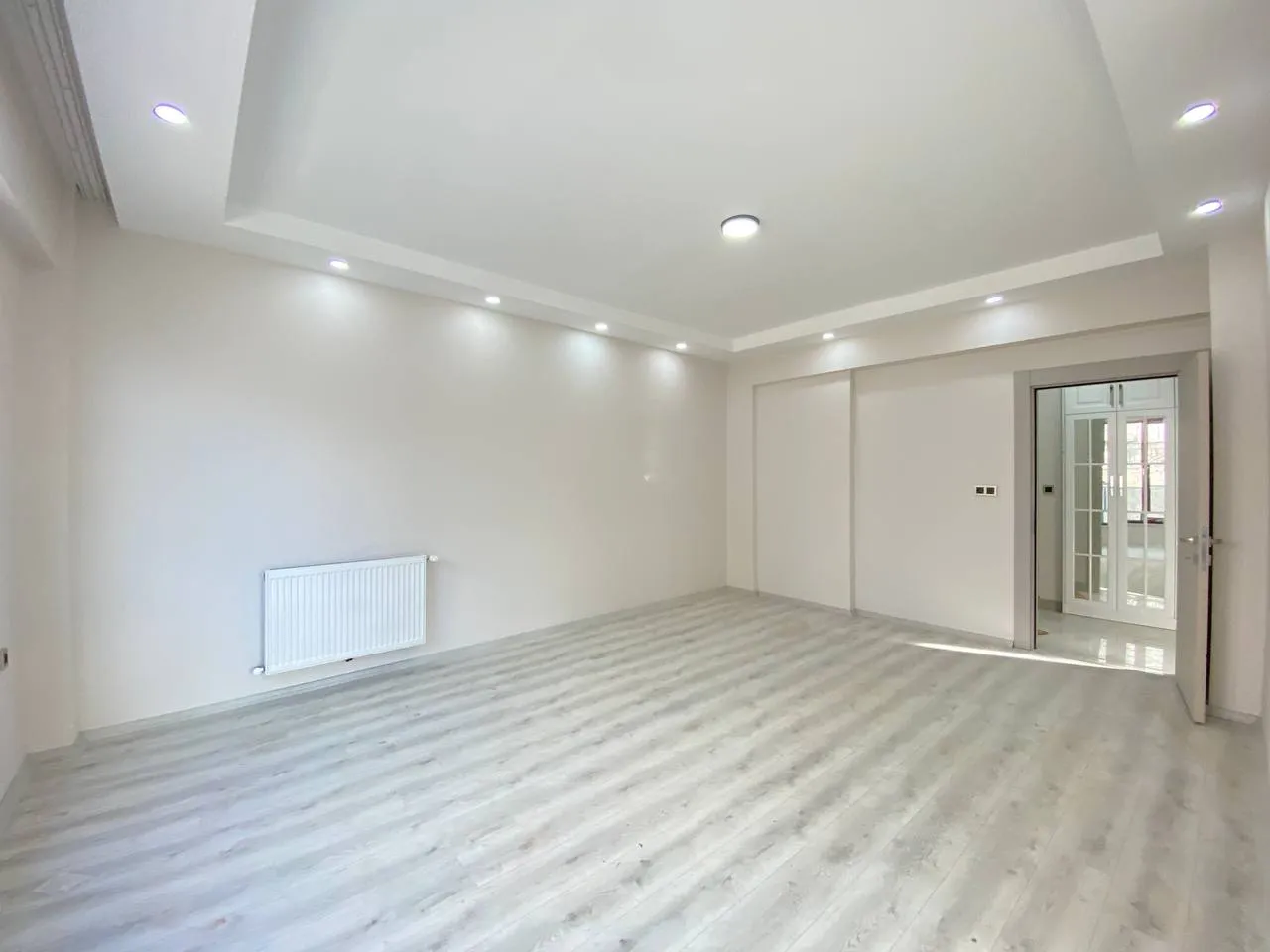 DEVELİ POLAT GAYRİMENKUL- YENİ MAHALEDE SATILIK ULTRA LÜX ARA KAT  DAİRE