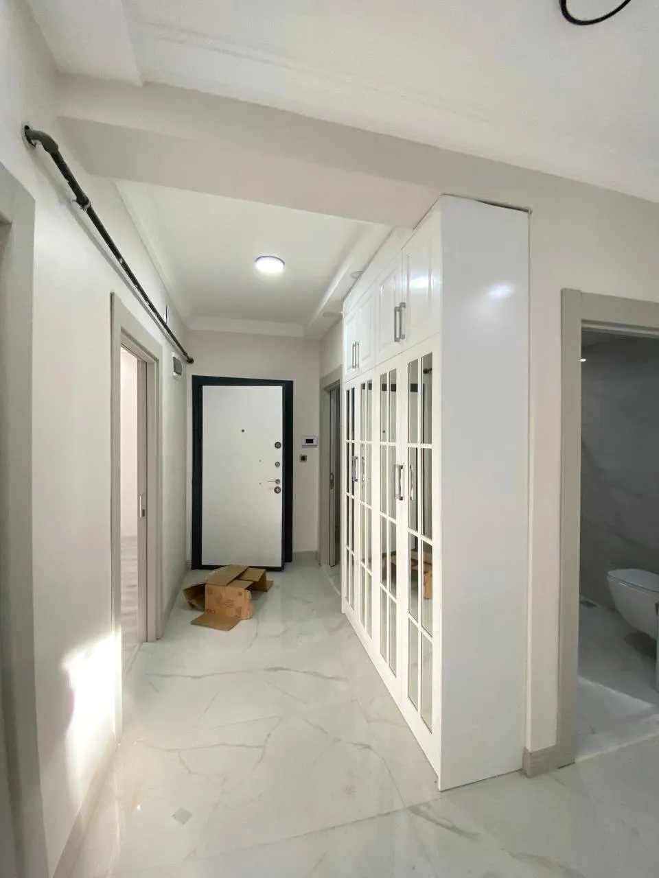 DEVELİ POLAT GAYRİMENKUL- YENİ MAHALEDE SATILIK ULTRA LÜX ARA KAT  DAİRE