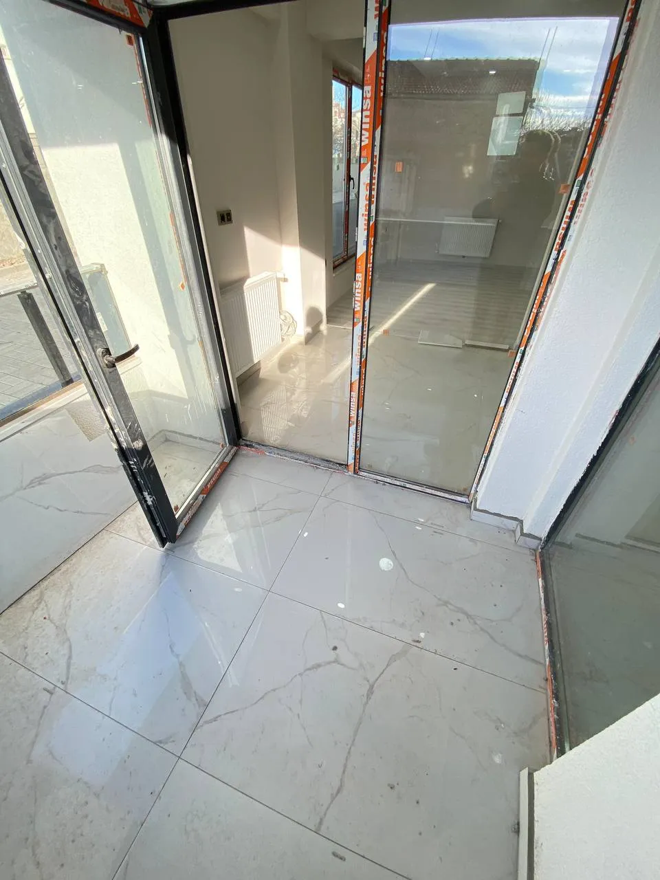 DEVELİ POLAT GAYRİMENKUL- YENİ MAHALEDE SATILIK ULTRA LÜX ARA KAT  DAİRE