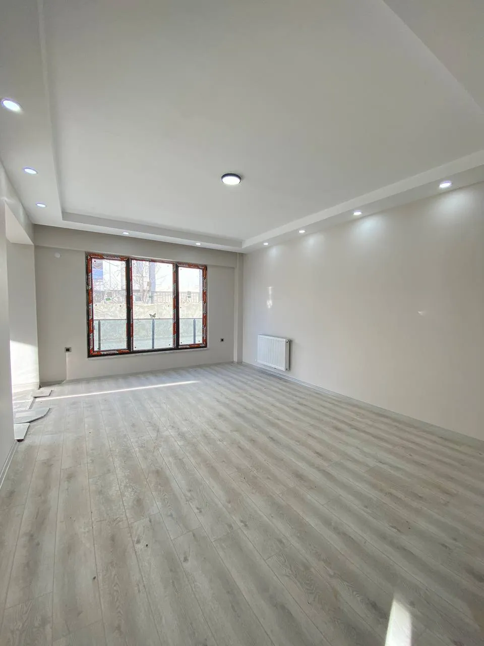 DEVELİ POLAT GAYRİMENKUL- YENİ MAHALEDE SATILIK ULTRA LÜX ARA KAT  DAİRE