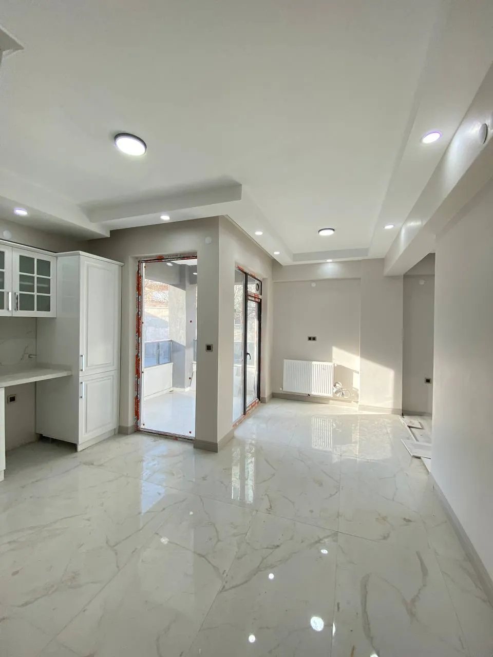 DEVELİ POLAT GAYRİMENKUL- YENİ MAHALEDE SATILIK ULTRA LÜX ARA KAT  DAİRE
