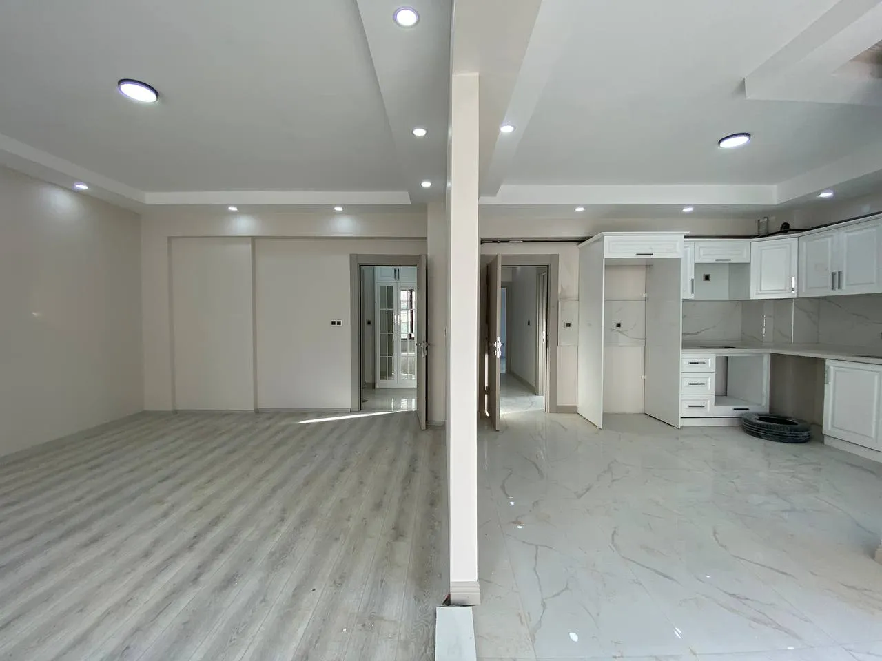 DEVELİ POLAT GAYRİMENKUL- YENİ MAHALEDE SATILIK ULTRA LÜX ARA KAT  DAİRE