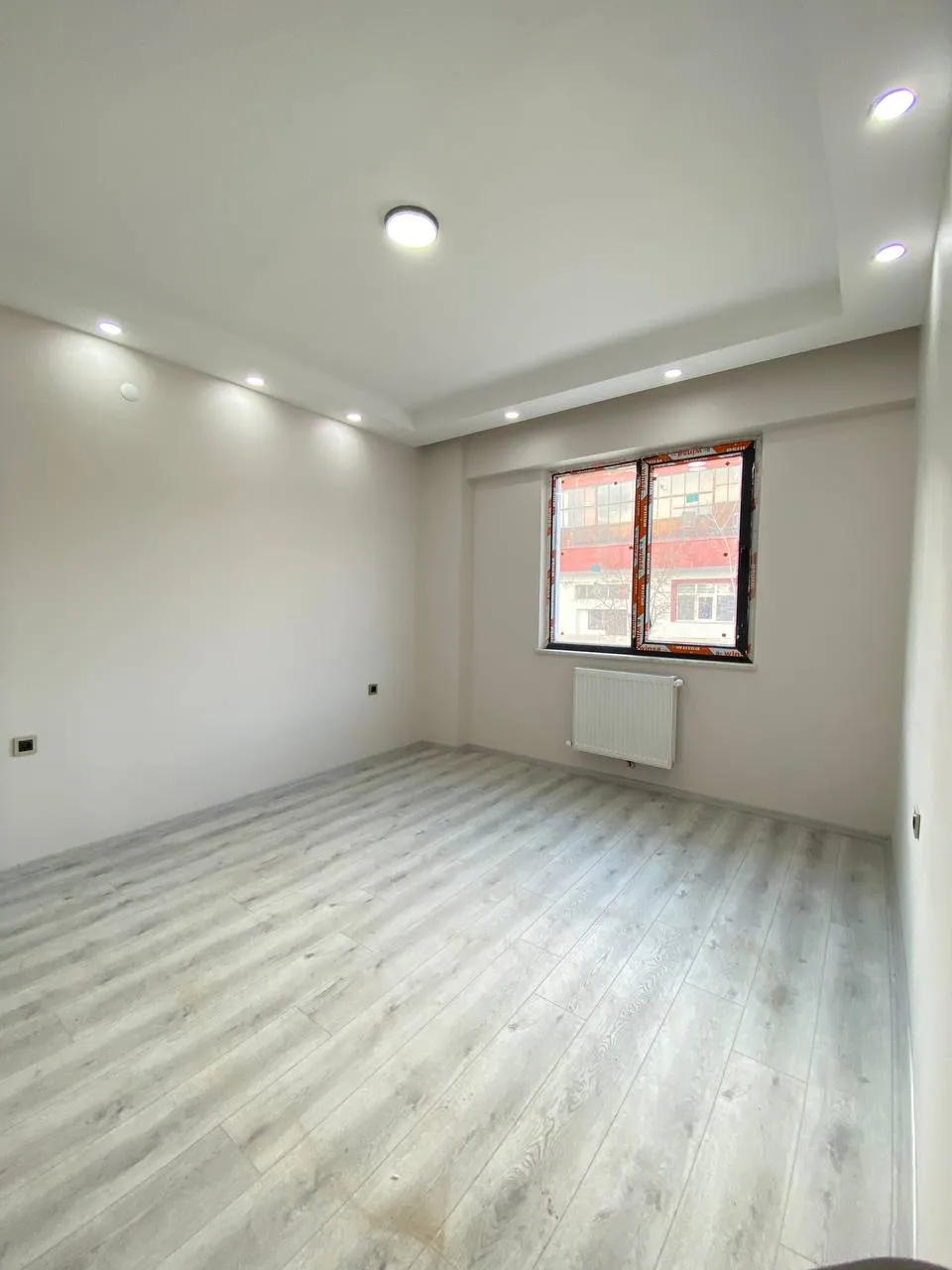 DEVELİ POLAT GAYRİMENKUL- YENİ MAHALEDE SATILIK ULTRA LÜX ARA KAT  DAİRE