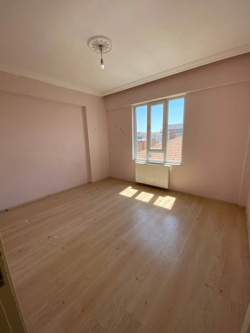 DEVELİ POLAT GAYRİMENKUL - YENİ MAHALLEDE KİRALIK 3+1 DAİRE