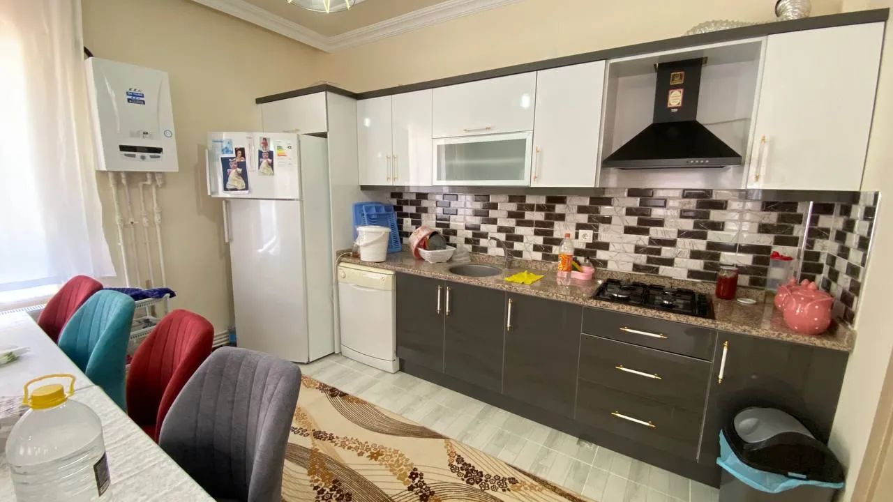 DEVELİ POLAT GAYRİMENKUL -ZİLE MAH. KÖY KUYU MEVKİİ EVİ YAPILI EŞYALARLA BERABER SATILIK YAŞAM ALANI