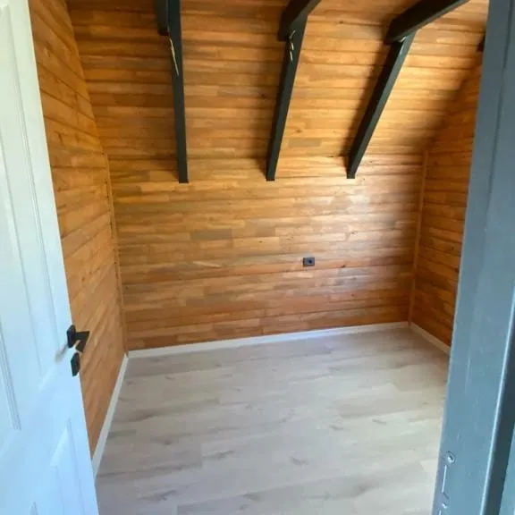 DEVELİ POLAT GAYRİMENKUL-ZİLE MAH. KÖYÖNÜ MEVKİİNDE FUL EŞYALI BUNGALOV EVİ YAPILI SATILIK BAĞ BAHÇE