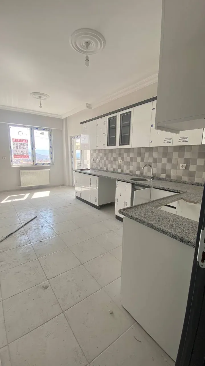 DEVELİ POLAT GAYRİMENKULDEN HASTANE BÖLGESİNDE SATILIK 3+1 DAİRE