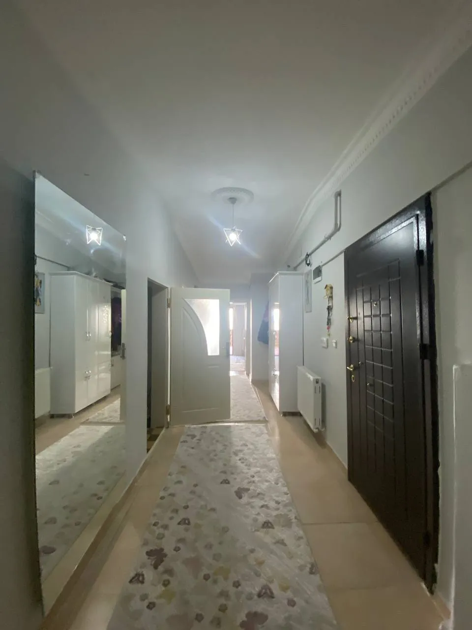 DEVELİ POLAT GAYRİMNEKUL - ELBİZ CADDESİNDE GENİŞ TERASLI SATILIK 2+1 DAİRE