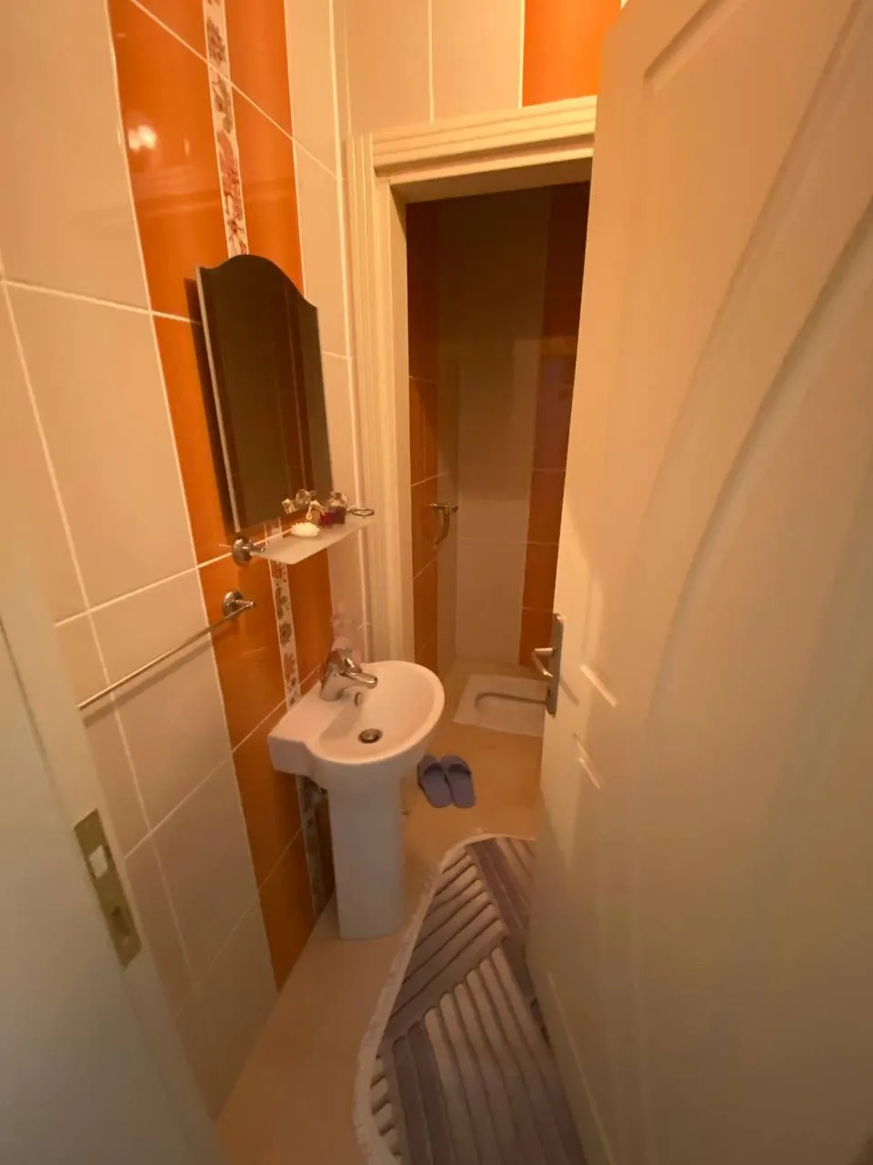DEVELİ POLAT GAYRİMNEKUL - ELBİZ CADDESİNDE GENİŞ TERASLI SATILIK 2+1 DAİRE