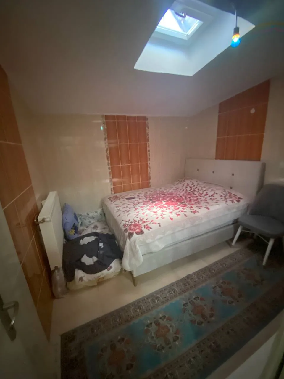 DEVELİ POLAT GAYRİMNEKUL - ELBİZ CADDESİNDE GENİŞ TERASLI SATILIK 2+1 DAİRE
