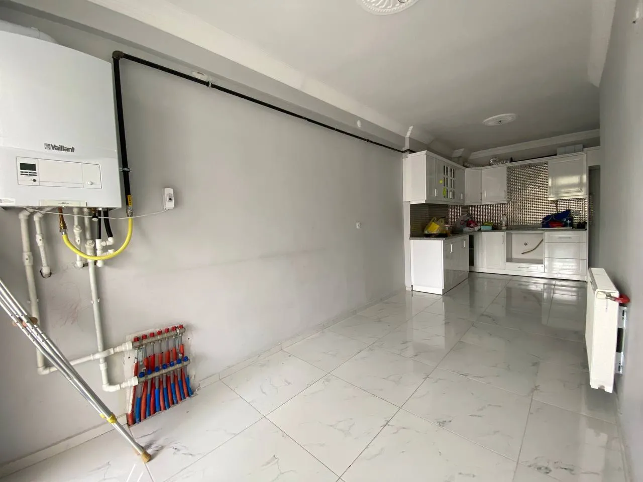 DEVELİ POLAT GAYRİMENKUL -  FENESEAŞAĞI MAH. ANAYOL ÜZERİ ULTRA LÜX GENİŞ SATILIK DAİRE